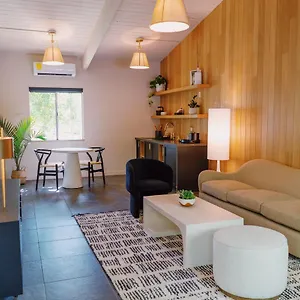 https://azure-sky-resort.palm-springs-ca-hotels.com
