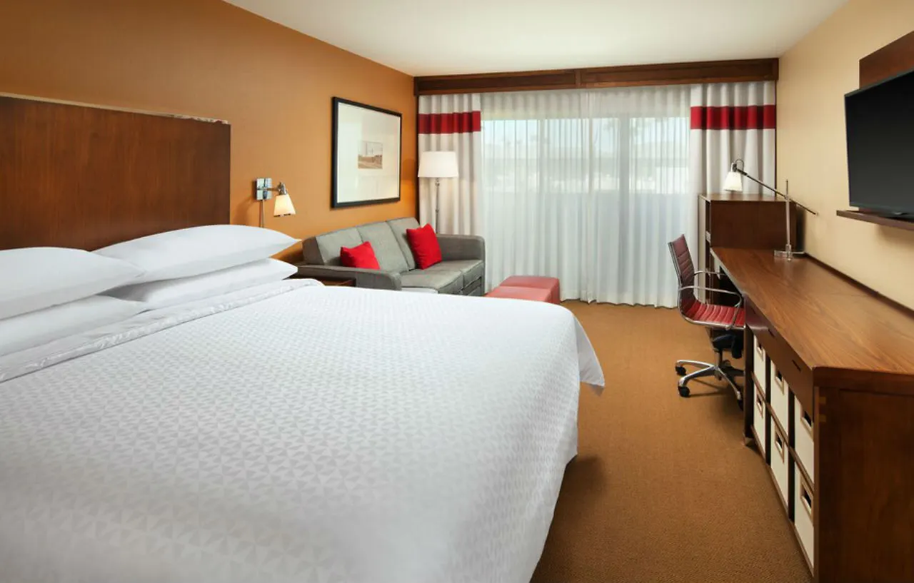 Four Points By Sheraton Phoenix South Mountain 4*,